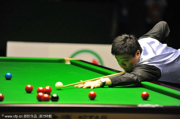 Ding holds off spirited Stevens at UK Championship