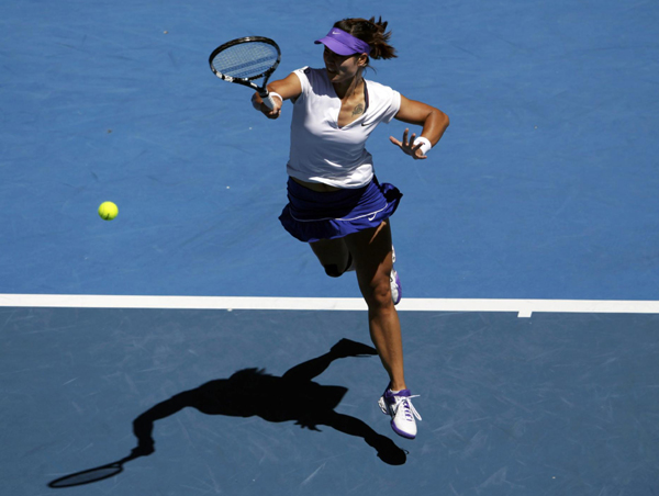 Li Na wins opening match at Australian open