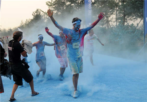 Color Run race held in Beijing