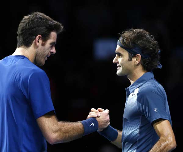 Federer reaches last four at ATP Finals