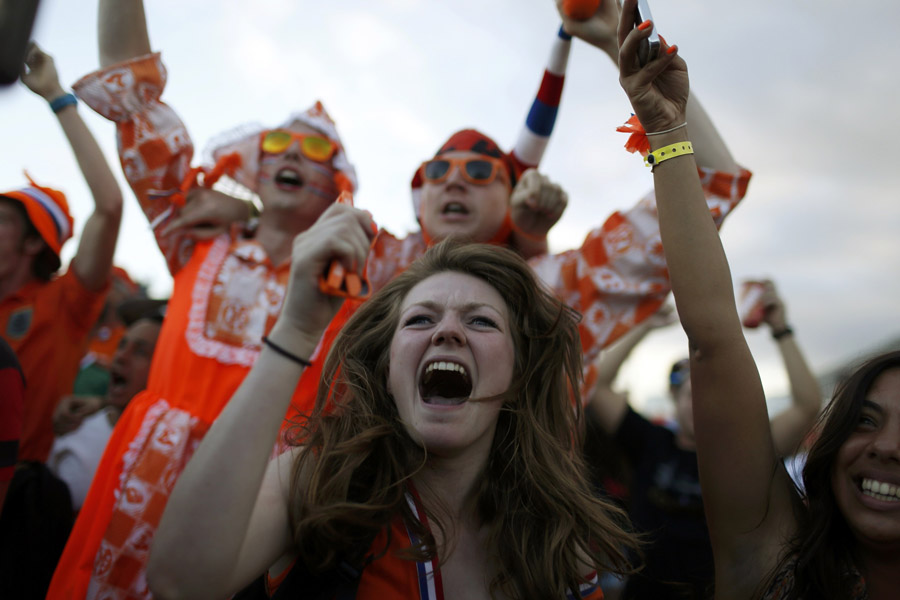 Superb Dutch destroy sorry Spain 5-1