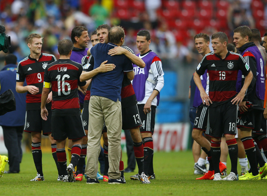 Klinsmann, Loew nurse US, Germany to KO stage