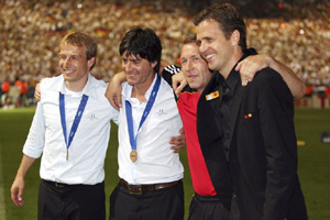 Klinsmann, Loew nurse US, Germany to KO stage