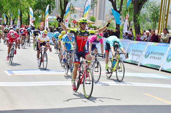 Jakub pedals on to win stage two at Qinghai despite massive pileup