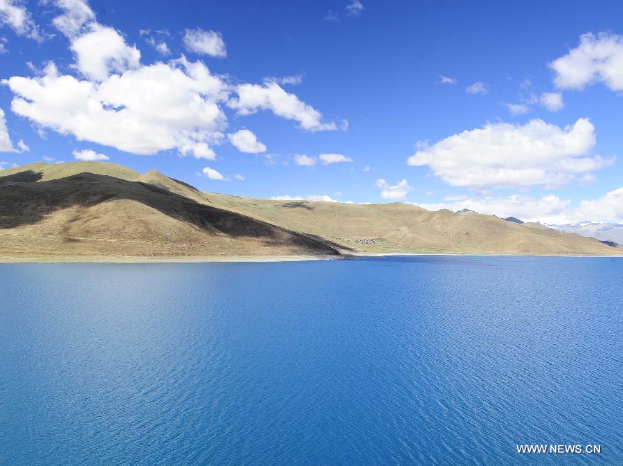 Yamzhog Yumco Lake in Tibet