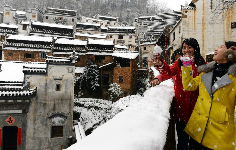 Snow scenery in Wuyuan county, E China