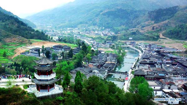 Tourists visit China's Qingmuchuan town