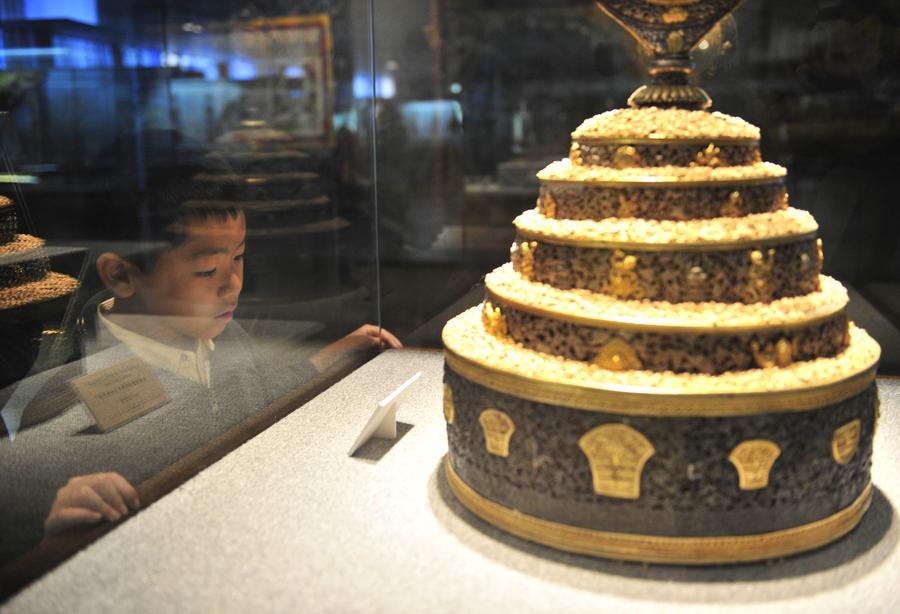 Lhasa: Museum of Tibet favored by tourists during summer peak