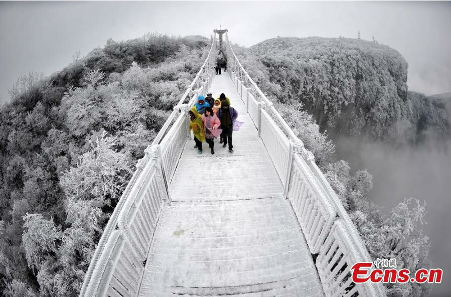 Snow turns Tianmen Mountain into fairyland