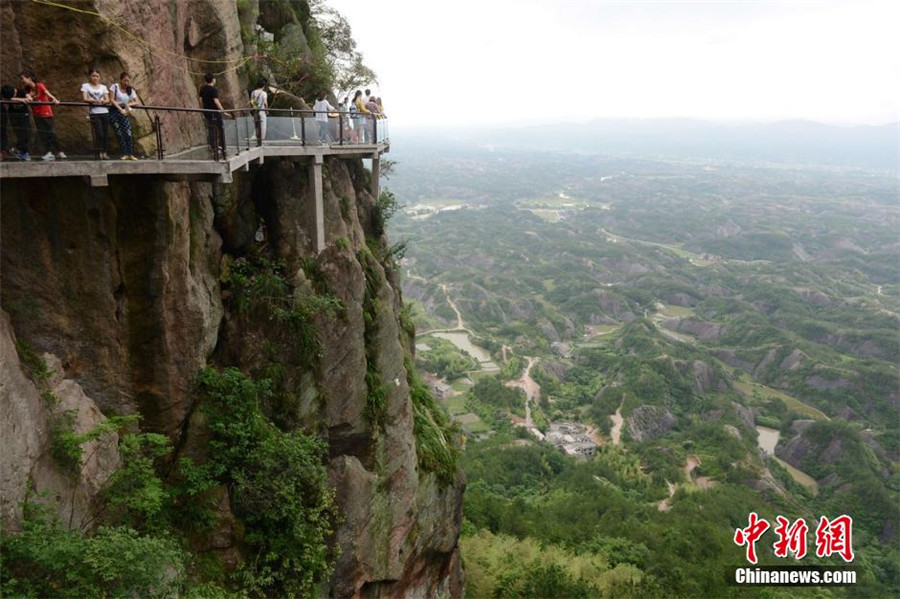 China's first music glass gallery road completed in Hunan