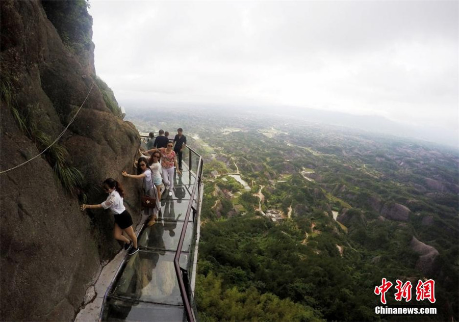 China's first music glass gallery road completed in Hunan