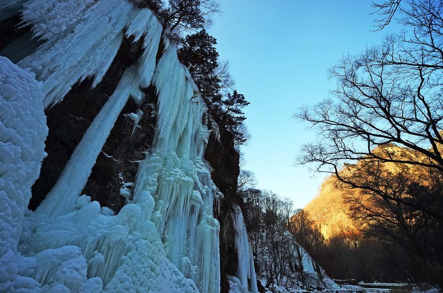 Scenery of icy waterfalls at Guanmen Mountain scenic spot in NE China