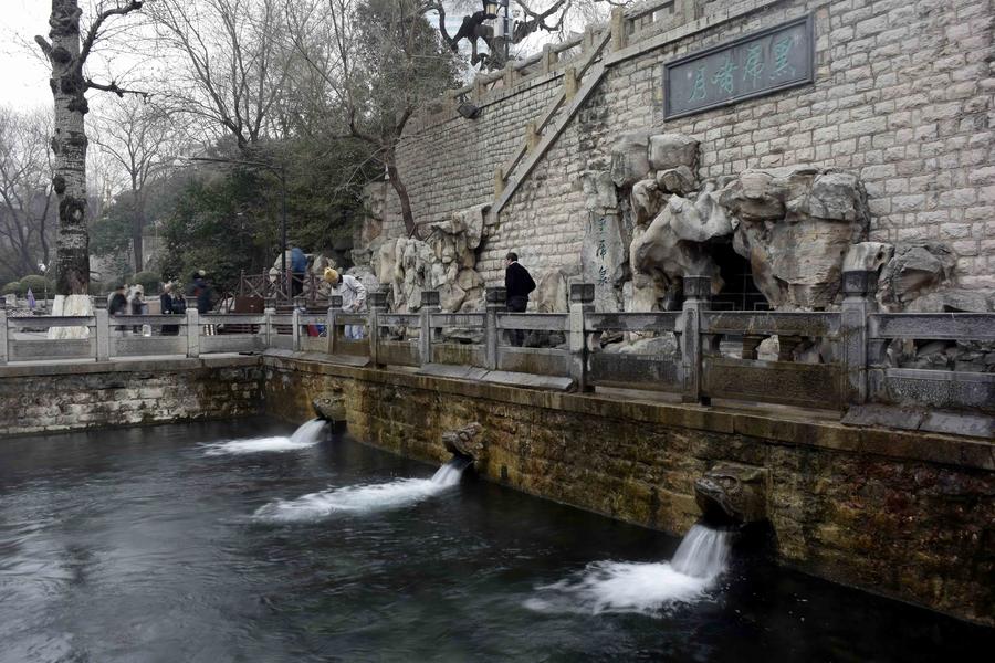 Scenery of mist-enveloped Baishi Spring in Jinan