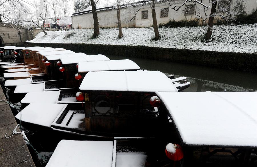 Snow scenery on Huqiu Mountain in Suzhou