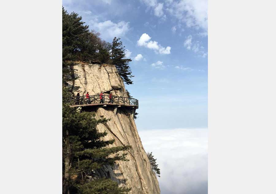 Sea of clouds in Yaoshan Mountain in Henan