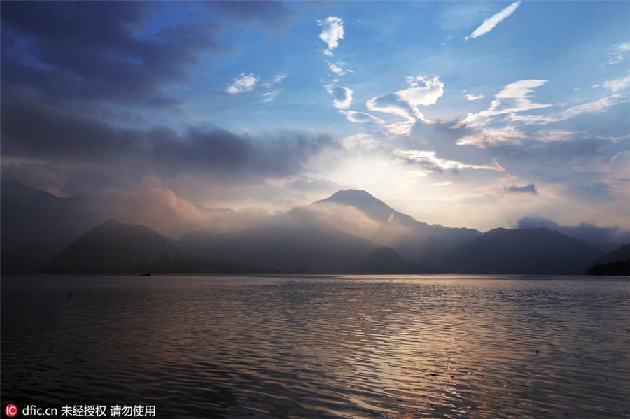 Heavenly beauty in Dongjiang Lake