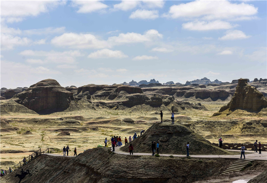 'Ghost city' in Xinjiang desert meets high season