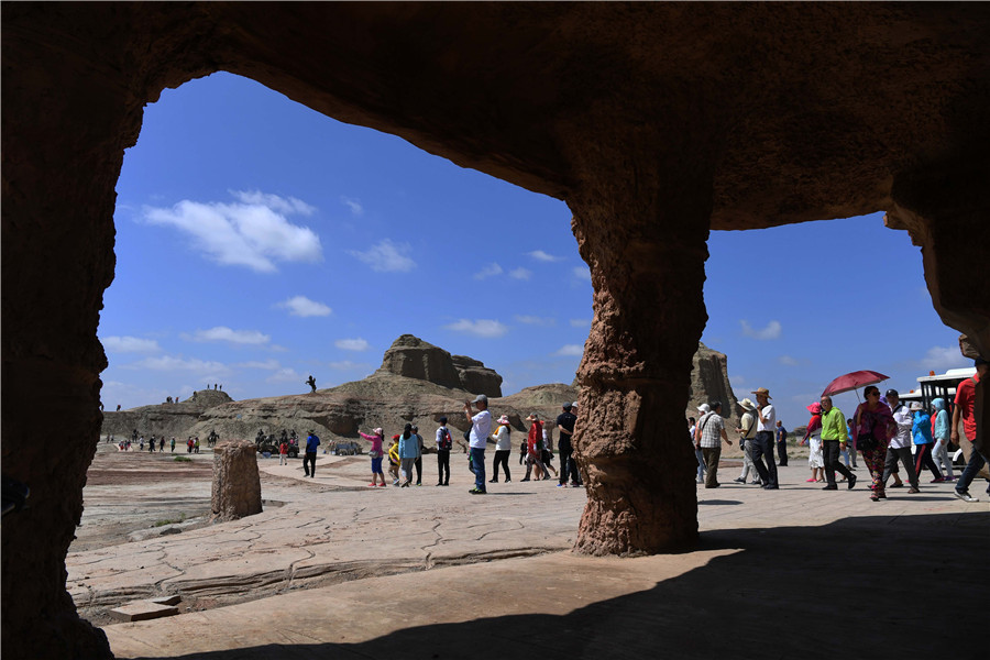 'Ghost city' in Xinjiang desert meets high season