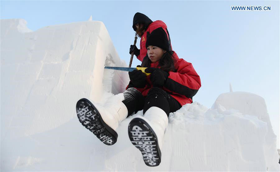 Snow sculpture competition held in Heilongjiang