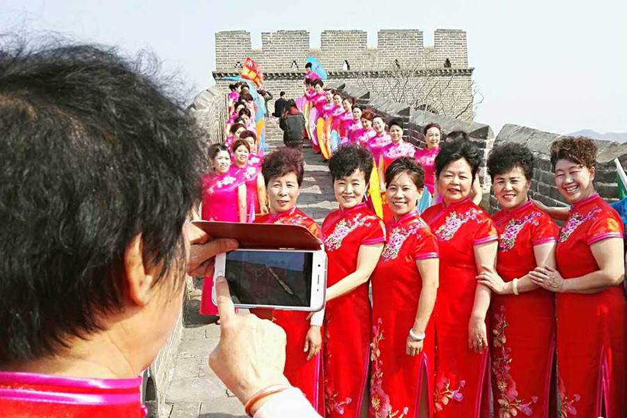 5th Jinshanling Apricot Flower Festival kicks off in Chengde