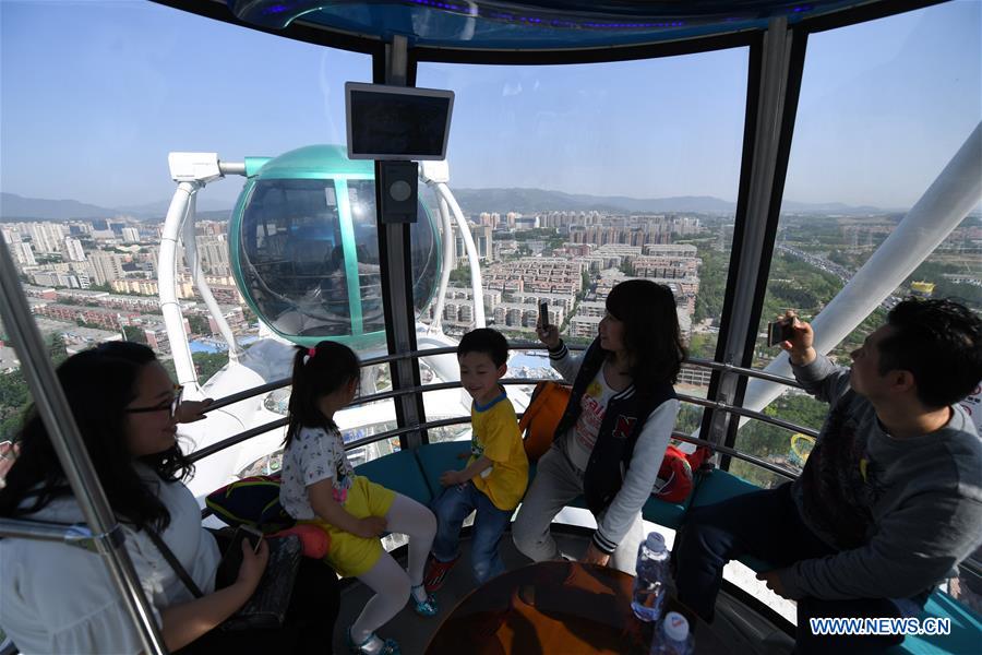 New ferris wheel put in use at Shijingshan Amusement Park in Beijing