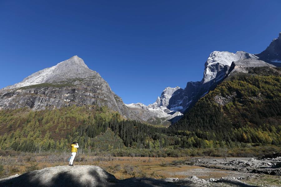 Autumn scene in Siguniang Mountain, Sichuan province