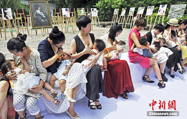 Breast-feeding mother's photo ignites social media