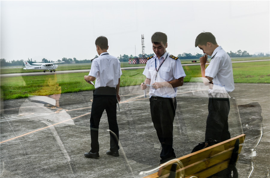 Pilots trained to fly high