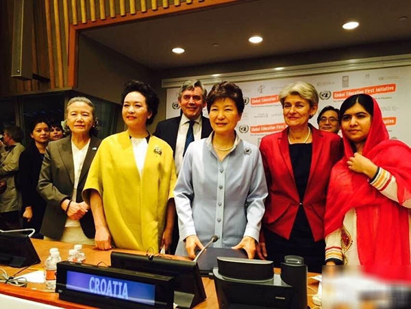 First Lady Peng delivers speech in English at UN