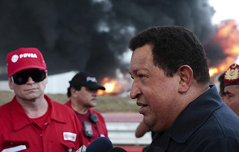 Chavez mourns victims of refinery fire