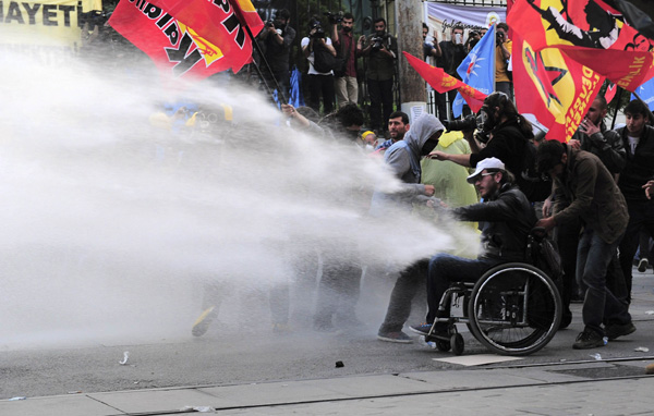 Turks heckle Erdogan after mining disaster