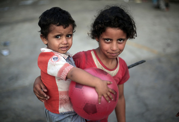 Palestinian children celebrate Eid al-Fitr in refuge camp