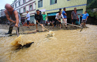 Cars become boats due to heavy rain