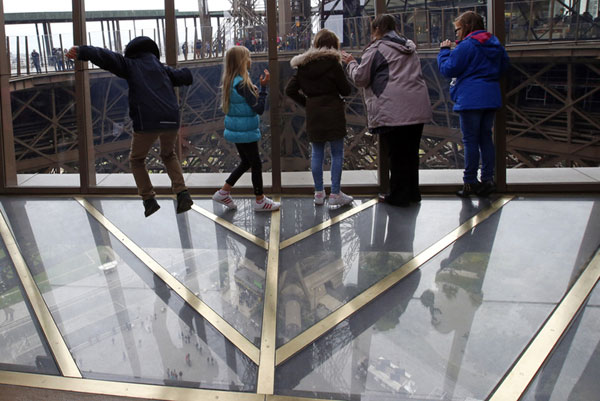 Scary selfies at new Eiffel Tower attraction