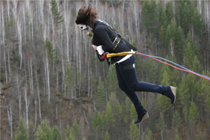 Rope-jumpers pictured leaping into crater