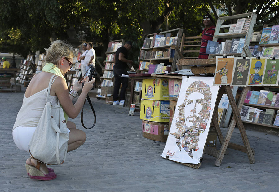 Daily life in Cuba's tourist spots