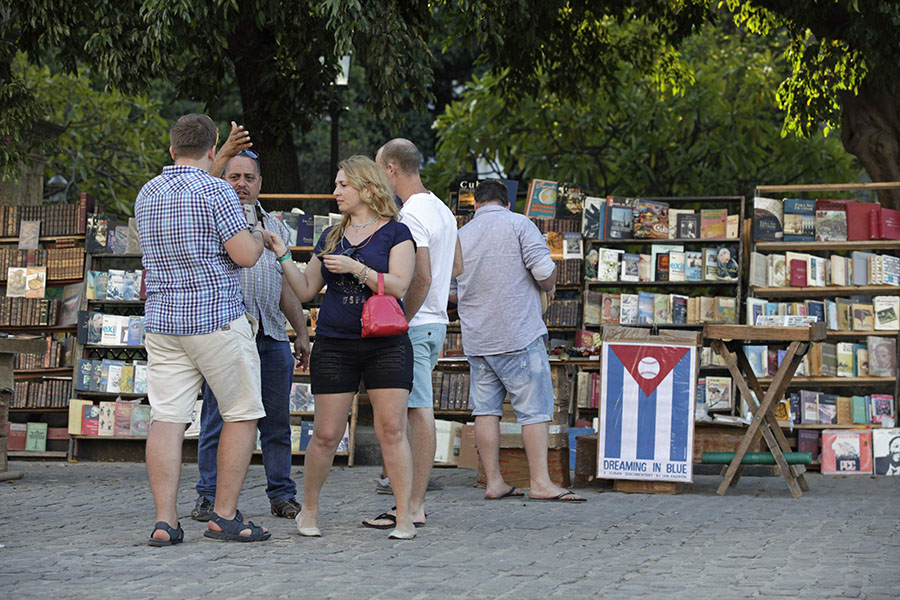 Daily life in Cuba's tourist spots