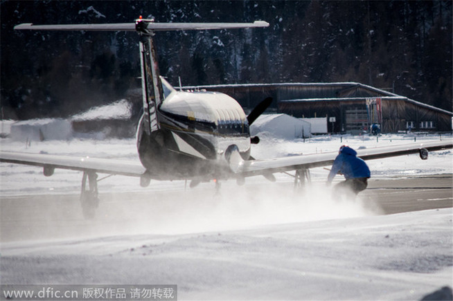 Snowboarder towed by plane reaches speed of 78mph