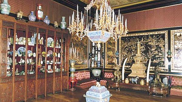 Rare objects stolen from Fontainebleau Palace's Chinese museum