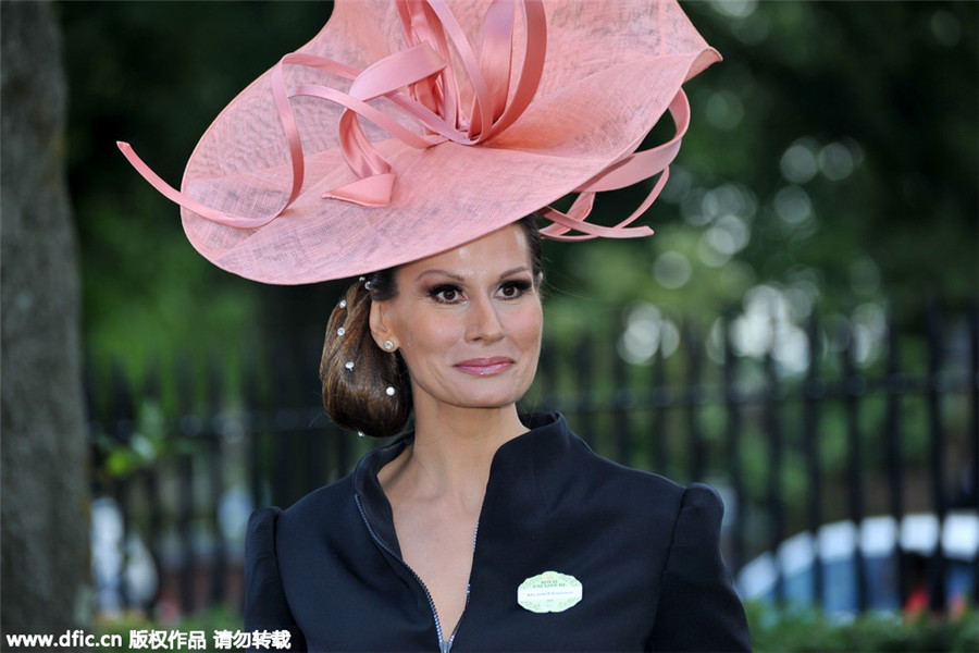 Race-goers get ahead with hats