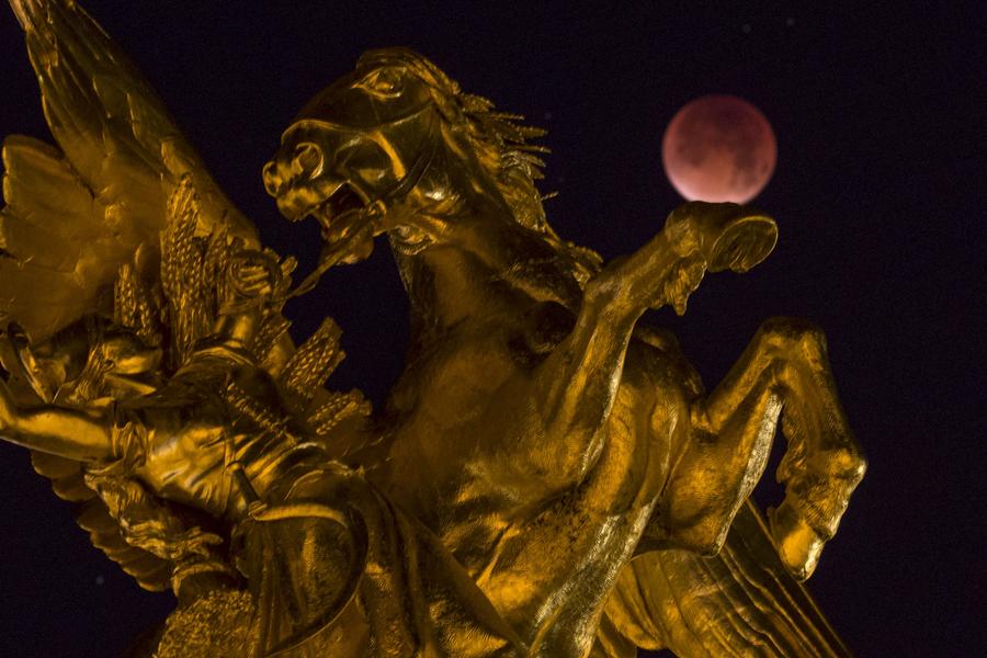 Super blood moon paints sky red