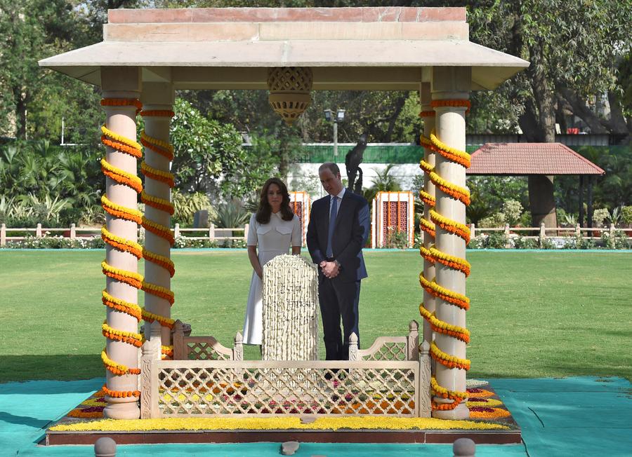 Prince William, wife pay respects to Gandhi in India