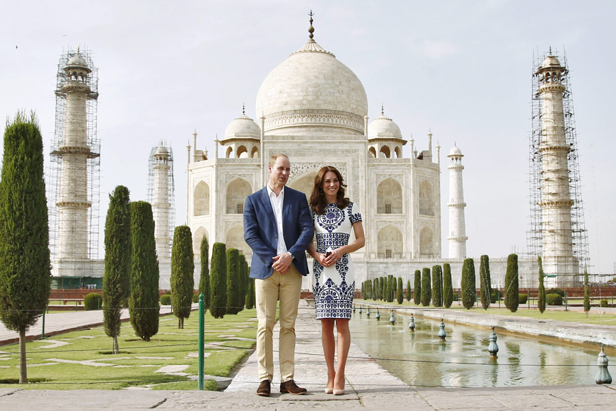 Royal couple visits the Taj Mahal