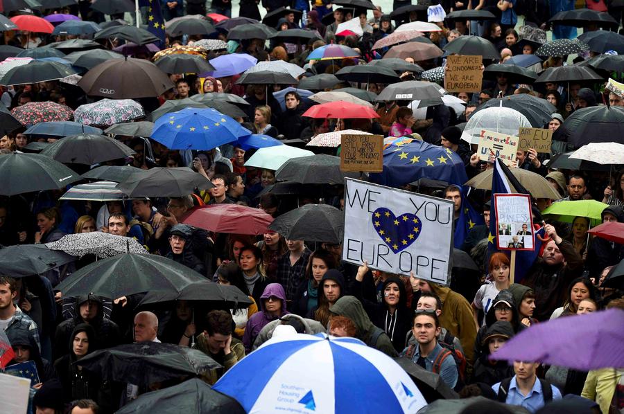 London protesters reject Brexit, stand with EU