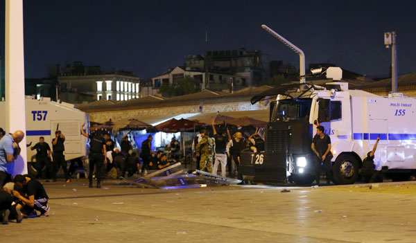 Heavy military deployment seen in Ankara, Istanbul