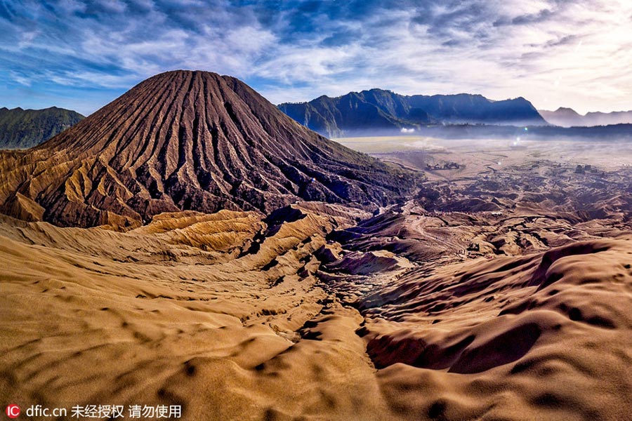 Photos reveal how landscape changes after volcano erupts