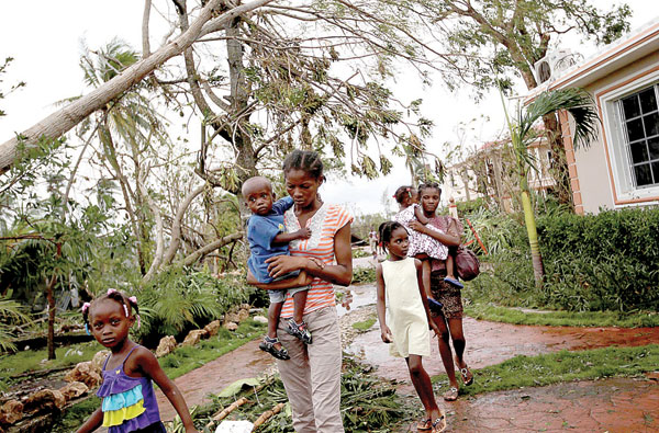 Hurricane bears down on Florida