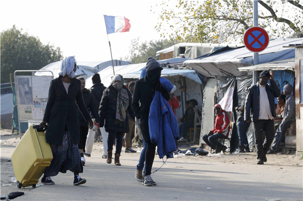 Fate of child migrants uncertain before France demolishes Jungle camp