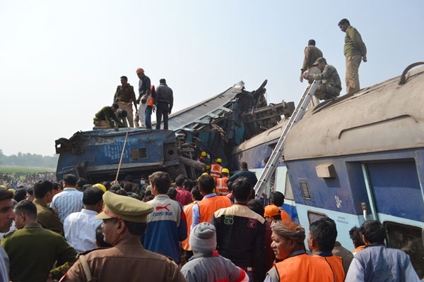 At least 90 dead in Indian train derailment