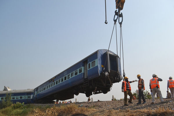 At least 90 dead in Indian train derailment